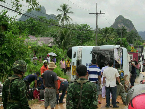 В провинции Пханг-Нга разбился автобус с туристами