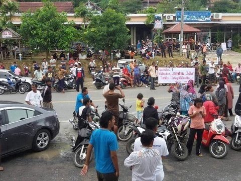 Phuket residents block entrance to hotel