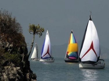 Phuket Racers Take Fun to Extremes in Bay Regatta