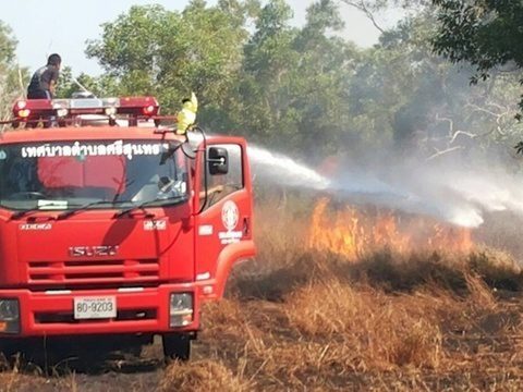 Fire-fighters trying to control Phuket bush fire