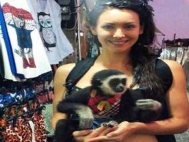 Gibbon Cuddling Phi Phi Beauty Makes the Media Into a Beast