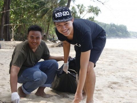 iServe volunteers clean up Naithon Beach