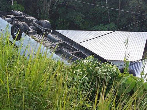 BREAKING: Tour bus crashes in Phuket, 29 hurt