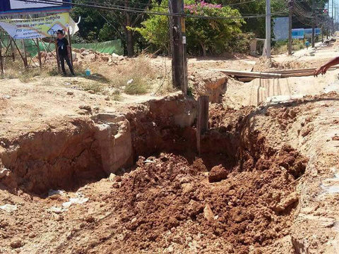 Water supplies cut as workers fix burst main in Phukets Samkong area