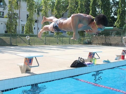 Phuket swimmer Fukang takes national record