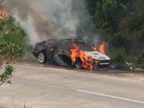 Car bursts into flames, no one injured