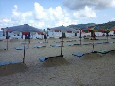 Phuket Governor Will Call in Navy to Clear Commerce from Patong Beach