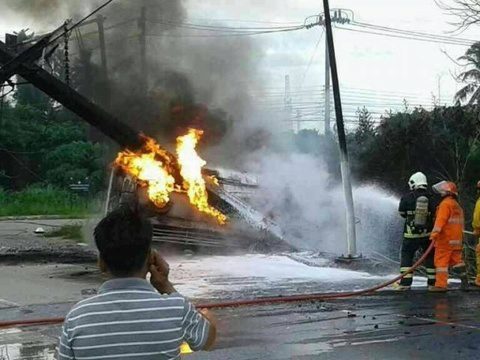 Petrol tanker explodes after smashing into Phang Nga electric pole