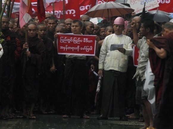 Myanmar Buddhists renew anti-Rohingya protests