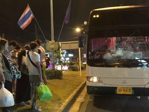 Chinese tour bus hits Phuket drugs suspect amid escape attempt